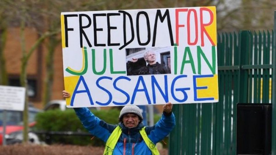 Abogados reiteran dificultades en la salud de Julian Assange