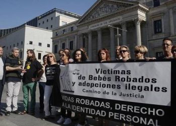 Sale adelante una ley para reconocer e investigar el robo de bebés durante la dictadura Franquista y primeros años de la democracia