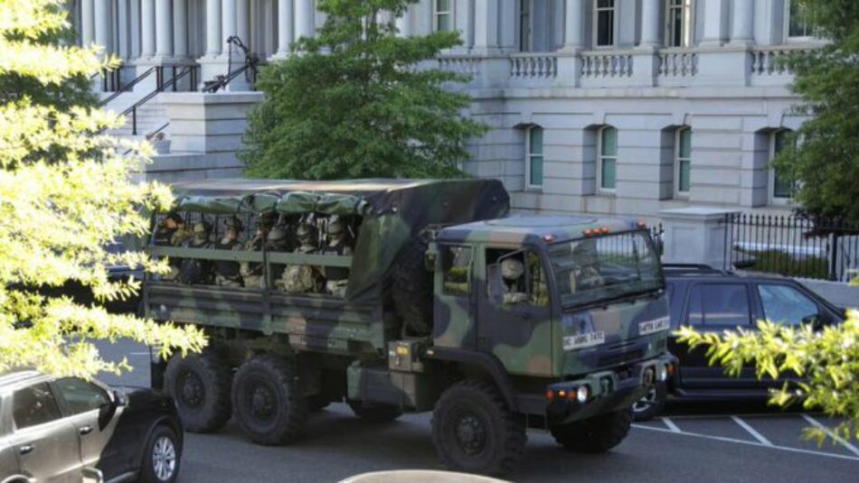 Trump moviliza al Ejército y amenaza con su despliegue frente a los disturbios: «Son actos de terrorismo doméstico»