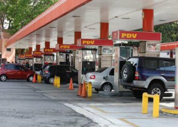 Venezuela adopta medidas contra desvío de combustible subsidiado