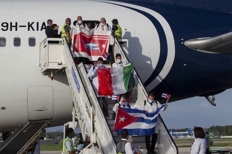 “Grazie”: Arribaron a La Habana los 52 médicos y enfermeros cubanos que combatieron la COVID-19 en Lombardía