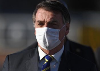 Bolsonaro presenta síntomas de COVID-19 y se somete a nuevo test