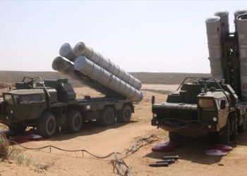 Ejército de Haftar instala S-300 en Libia ante posible ataque turco