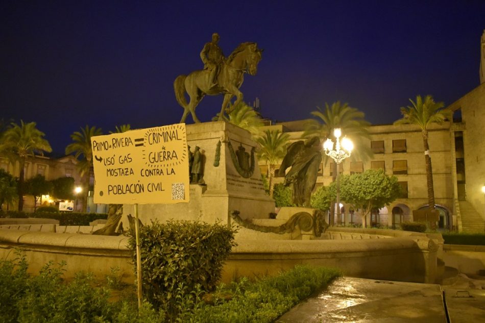 Abrir Brecha ‘rodea’ de carteles a Primo de Rivera y exige que se retire su estatua de la Plaza del Arenal (Jerez)