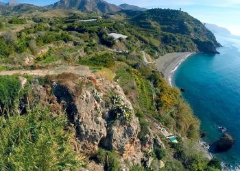 Adelante Andalucía rechaza el macroproyecto de Larios en los acantilados de Maro y apuesta por un desarrollo sostenible