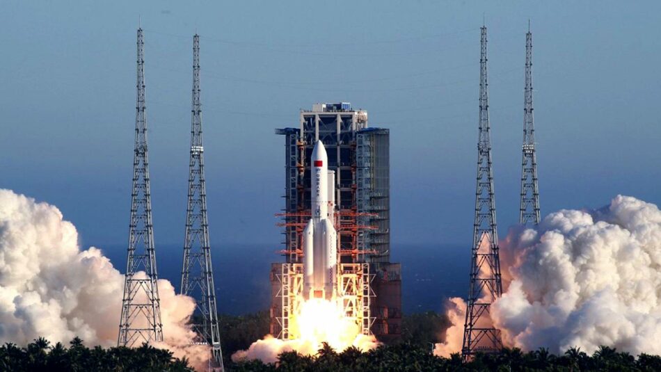 China lanza su primera misión a Marte