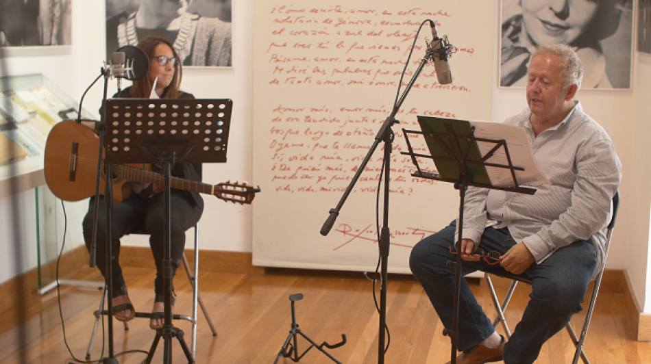 La cantautora Lucía Sócam y el poeta Juan José Téllez inician la gira «Desexilios» en el 80 aniversario del exilio republicano