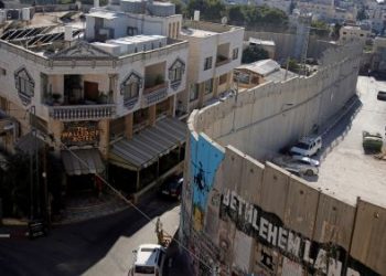 Banksy dona pinturas de la crisis de refugiados para recaudar fondos para un hospital en Palestina