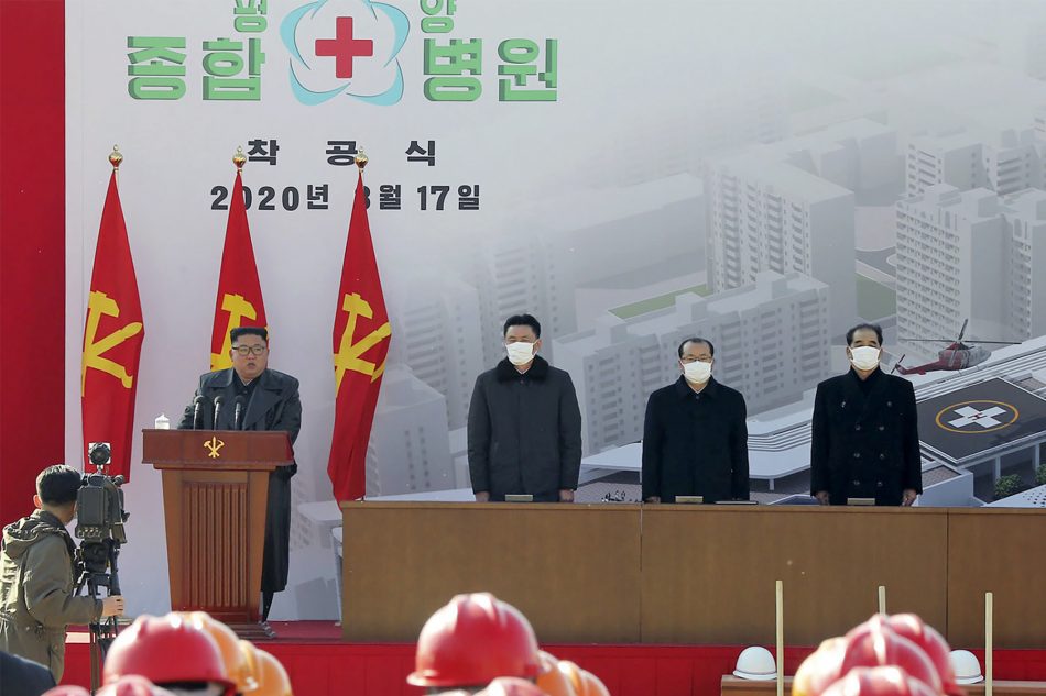 Corea del Norte declara estado de emergencia tras reportar ciudad de Kaesong posible caso de COVID-19