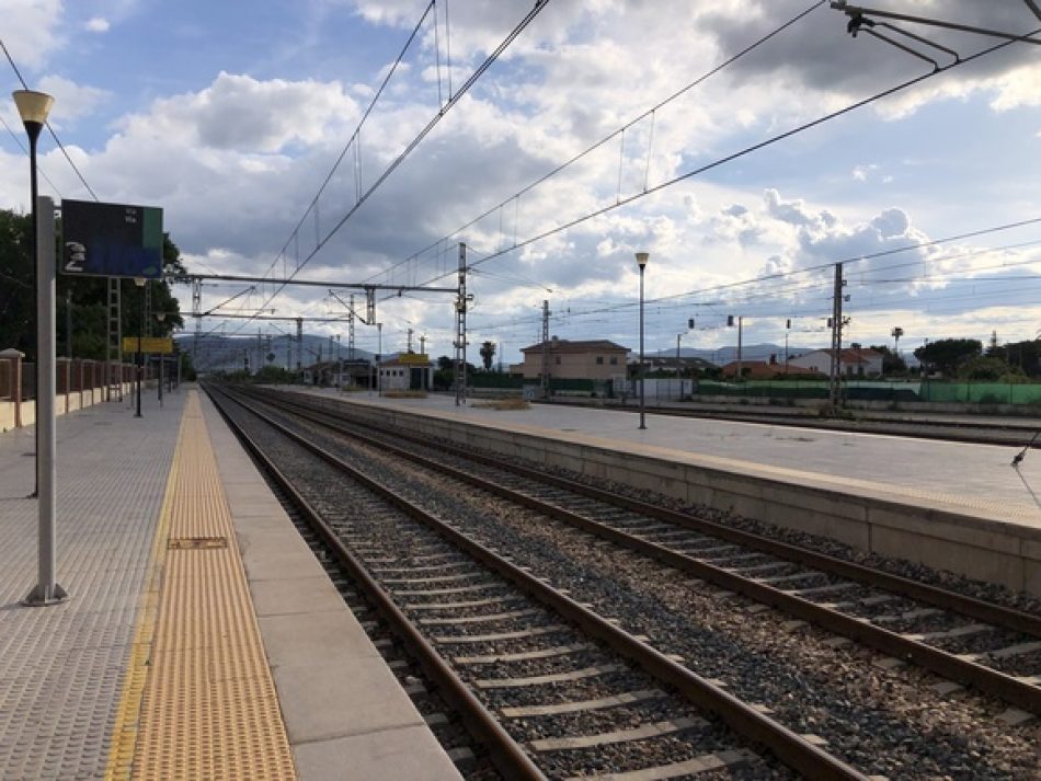 Renfe evita comprometerse en recuperar las frecuencias de las medias distancias ferroviarias