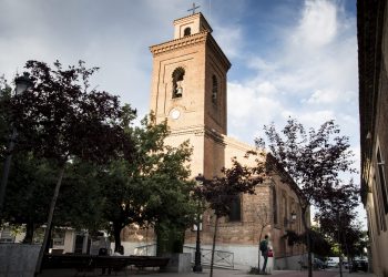 La centenaria plaza de la Iglesia de Hortaleza, por fin a salvo: el macrogimnasio no se construirá