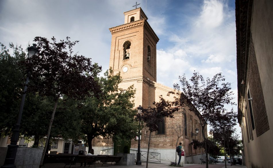 La centenaria plaza de la Iglesia de Hortaleza, por fin a salvo: el macrogimnasio no se construirá