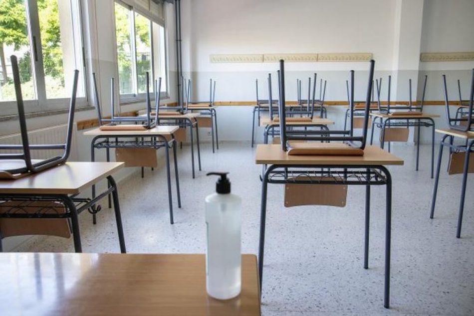 Izquierda Unida reclama un “sustancial incremento del personal docente de cara al próximo curso” para garantizar una “vuelta segura a los centros educativos”