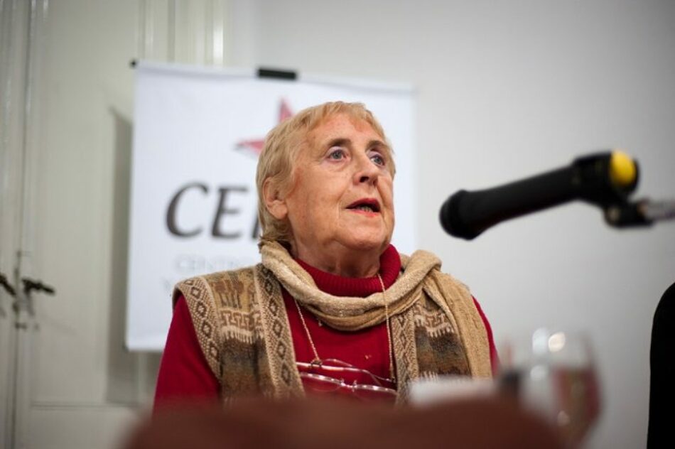 Stella Calloni: «El arma más poderosa que tiene la derecha son los medios»