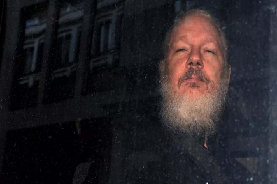 Parlamentarios británicos contra la extradición de Assange a EE.UU.