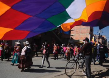 Exigen elecciones mediante una movilización masiva y huelga indefinida