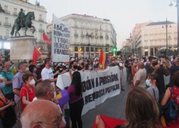 Manifestantes contra la monarquía tras la huida del Borbón denuncian «represión y atropello policial»