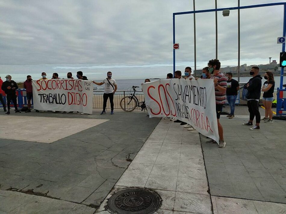 Persoal de salvamento das praias da Coruña concéntrase en Riazor por unhas condicións dignas