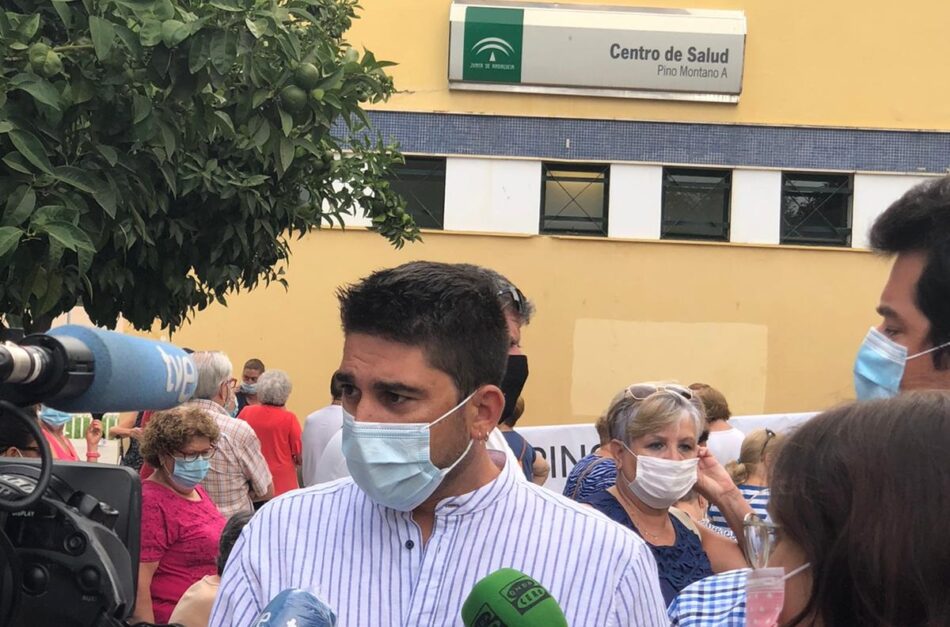 Ismael Sánchez pide a la Junta que no culpe a la ciudadanía ante las grandes colas que se están sufriendo para la vacunación en mayores de 80 años en Sevilla