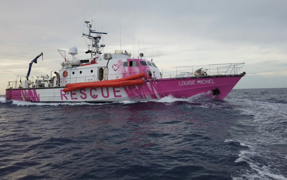 El navío de rescate Louise Michel traslada a todos sus pasajeros al Sea Watch 4 alemán