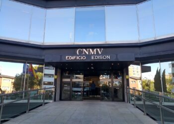 La CNMV advierte sobre seis ‘chiringuitos financieros’ en Reino Unido y Holanda