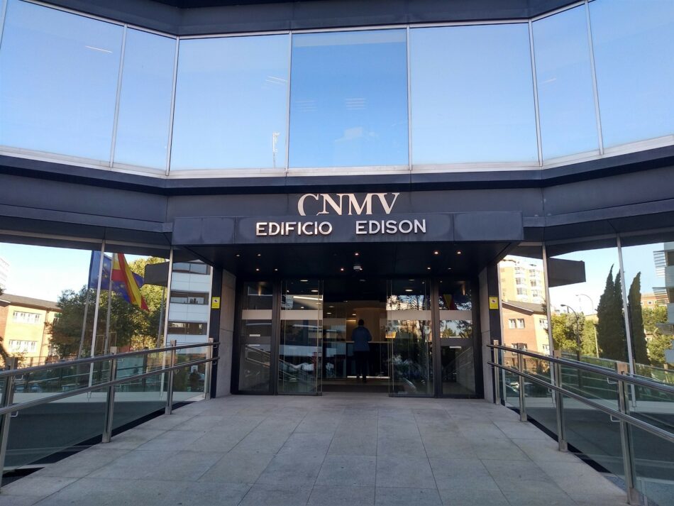 La CNMV advierte sobre una veintena de ‘chiringuitos financieros’ en Reino Unido