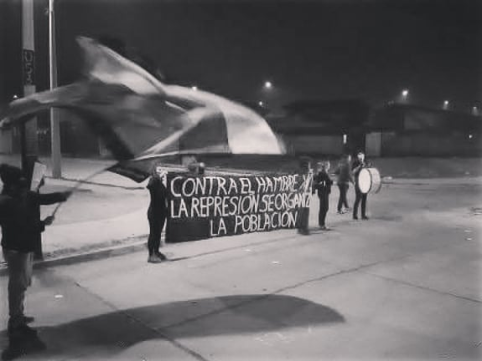 Fuertes protestas en las calles de Chile contra Piñera: cacerolazo en todo el país, barricadas, repudio generalizado