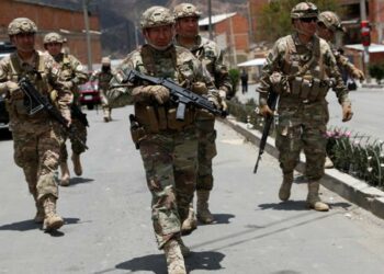 Gobierno de facto militariza ciudades en respuesta a crisis en Bolivia