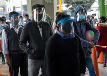 «Nos faltan 16.000 médicos»: Se agrava la crisis del coronavirus en Perú, el país más afectado de la región