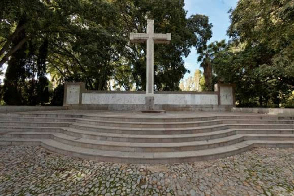 ¿Son símbolos franquistas las cruces levantas en honor a “los caídos”?