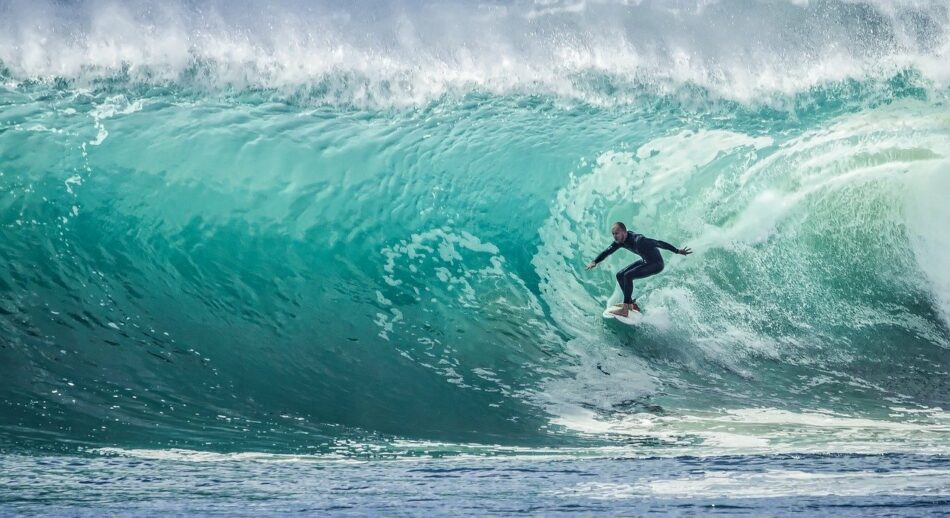 El surf se consolida como deporte de moda este verano