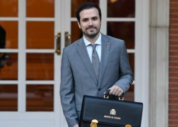 Alberto Garzón elogia a la «actual» Iglesia Católica y al Papa por su defensa del planeta