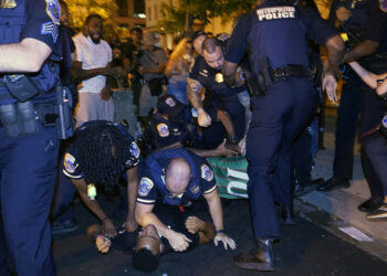 Un policía mata de un balazo en el pecho a un afroamericano de 18 años en Washington D.C.