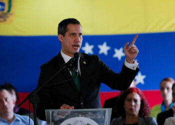 Guaidó pide conformar un «comando» para deslegitimar las elecciones en Venezuela luego de que Capriles llamara a votar