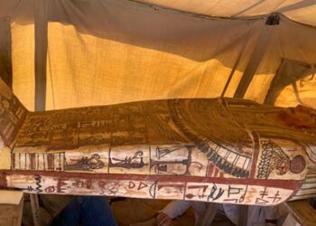 Descubren 27 sarcófagos de hace más de 2.500 años tras el hallazgo de un nuevo pozo funerario en Egipto