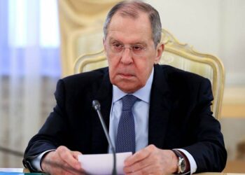 Lavrov, sobre la situación en Ucrania: «Quién amenaza a quién y en qué pueden desembocar estas amenazas es una gran pregunta»