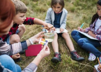 Menos conceptos y más pensamiento crítico para mejorar la educación científica en el aula