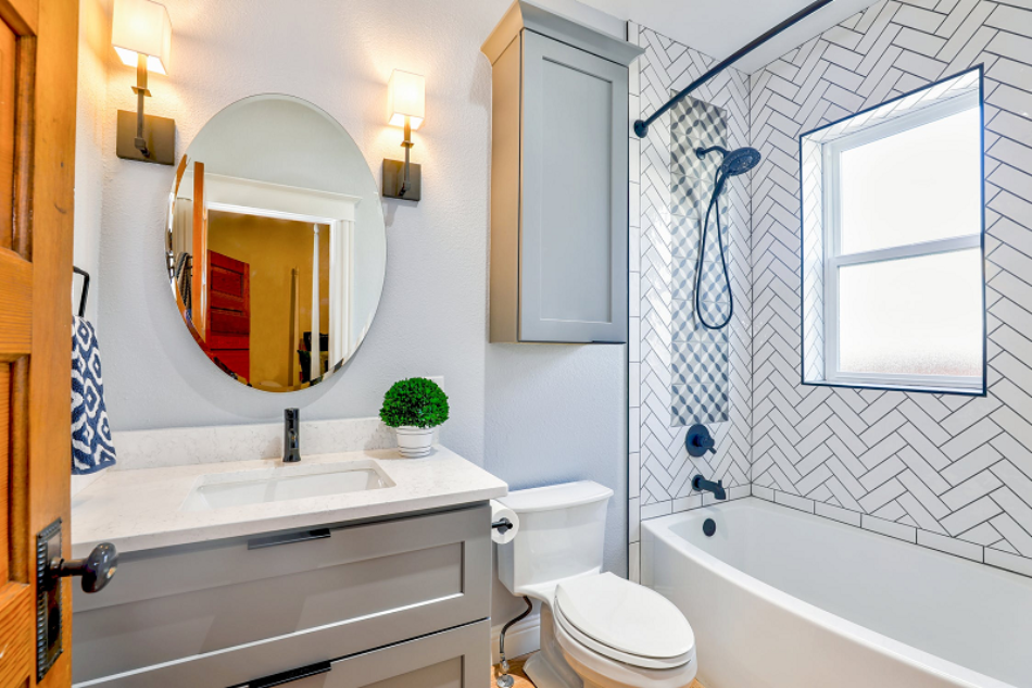 Tendencias en espejos para decorar tu cuarto de baño