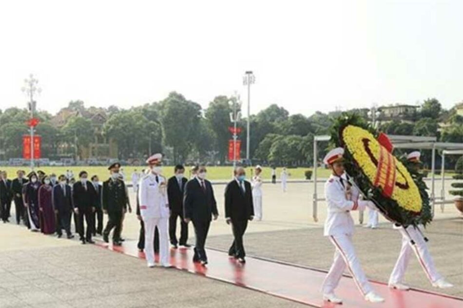 Dirigentes vietnamitas honran a Ho Chi Minh en Día de Independencia