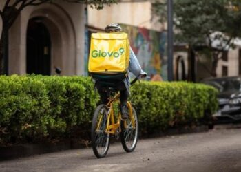 El Supremo avala que los ‘riders’ son falsos autónomos en una sentencia contra la empresa de reparto a domicilio Glovo