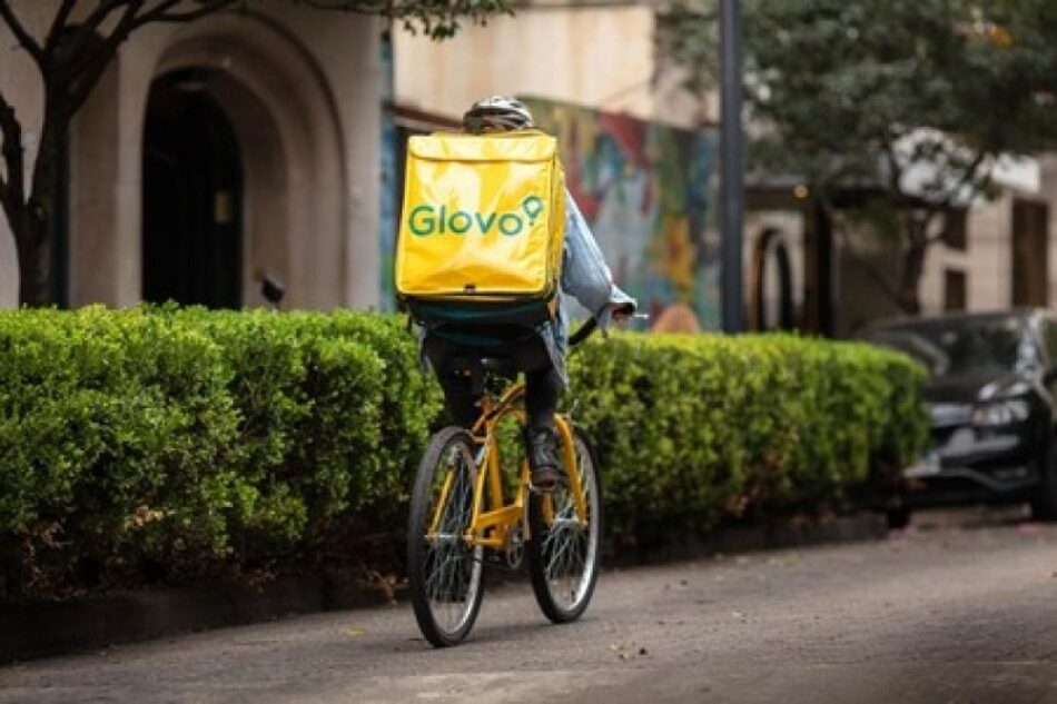 El Supremo avala que los ‘riders’ son falsos autónomos en una sentencia contra la empresa de reparto a domicilio Glovo