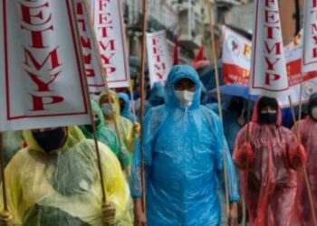 Policía reprime manifestación de trabajadores ecuatorianos