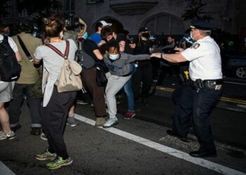 Nueva jornada de protestas deja 24 detenidos en Kentucky, EE.UU.