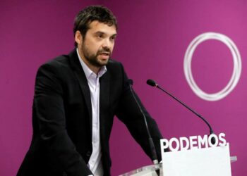 Podemos propone un plan para frenar los contagios frente al “Gobierno del desastre” de Ayuso