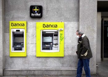 FACUA ve escandaloso que Bankia se fusione con CaixaBank sin haber devuelto 20.000 millones del FROB