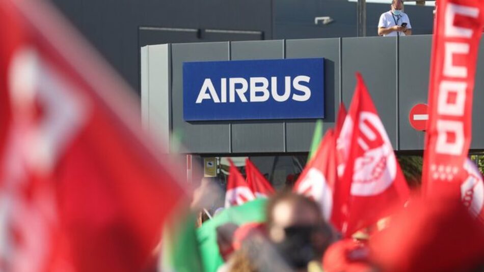 IU pide a la Comisión Europea que frene los despidos en Airbus