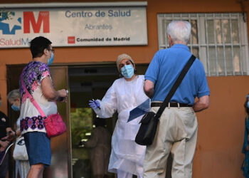 La vecindad de Carabanchel vuelve a protestar por la falta de médicos en el Centro de Salud de Abrantes