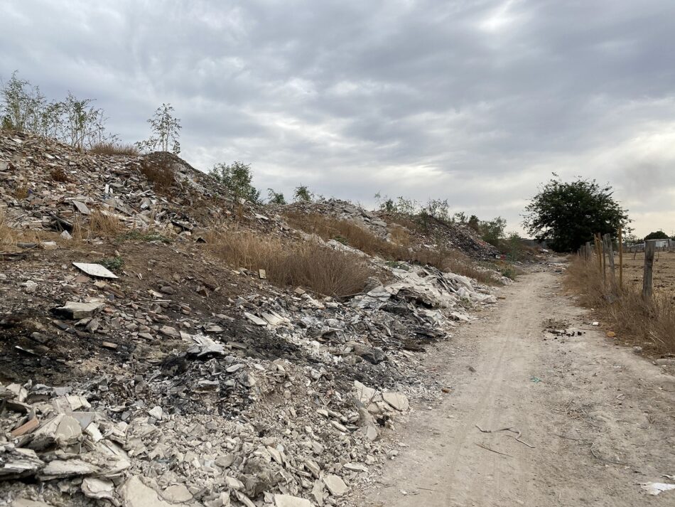 Adelante Andalucía exige soluciones urgentes para acabar con los vertidos y quemas incontroladas en el entorno del río Guadaíra