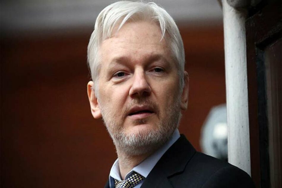Jueza rechaza retirar nuevas acusaciones de EE.UU. contra Assange