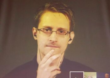 Edward Snowden recibe el permiso de residencia permanente en Rusia